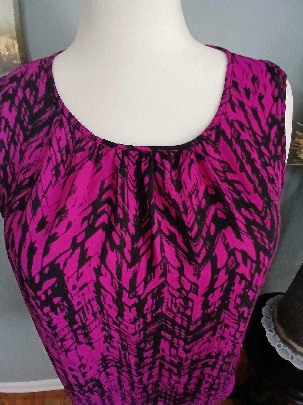 Apt. 9 Magenta and Black Patterned Sleeveless Top